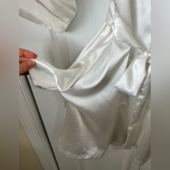 Sale! White Satin Robe - Picture 4 of 10